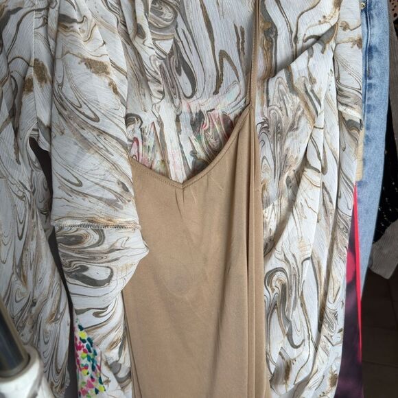 Banana Republic Tan & Cream Smocked Crinkle Texture Long Sleeve Dress - Picture 10 of 11